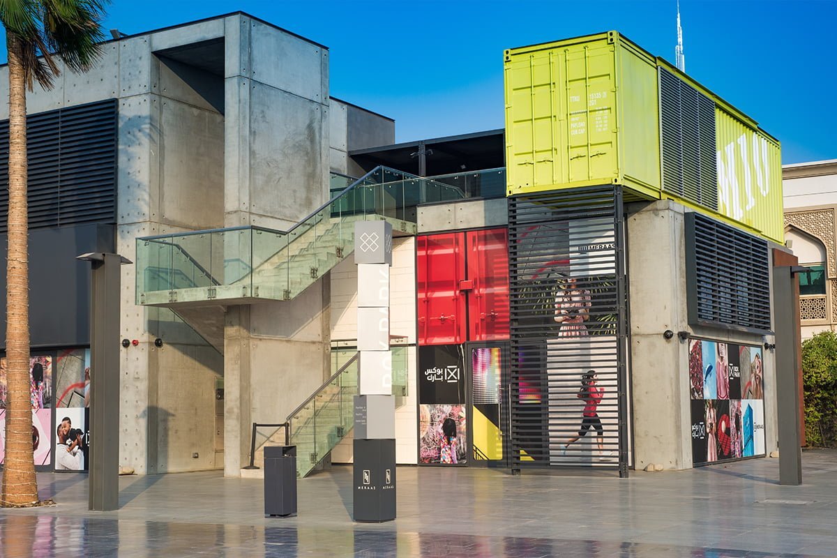 Het Boxpark winkelcentrum in Dubai