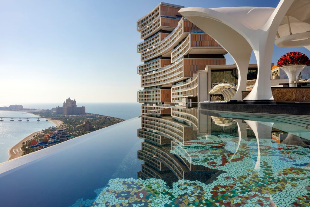Cloud 22 infinity pool bij het Atlantis the Royal hotel in Dubai