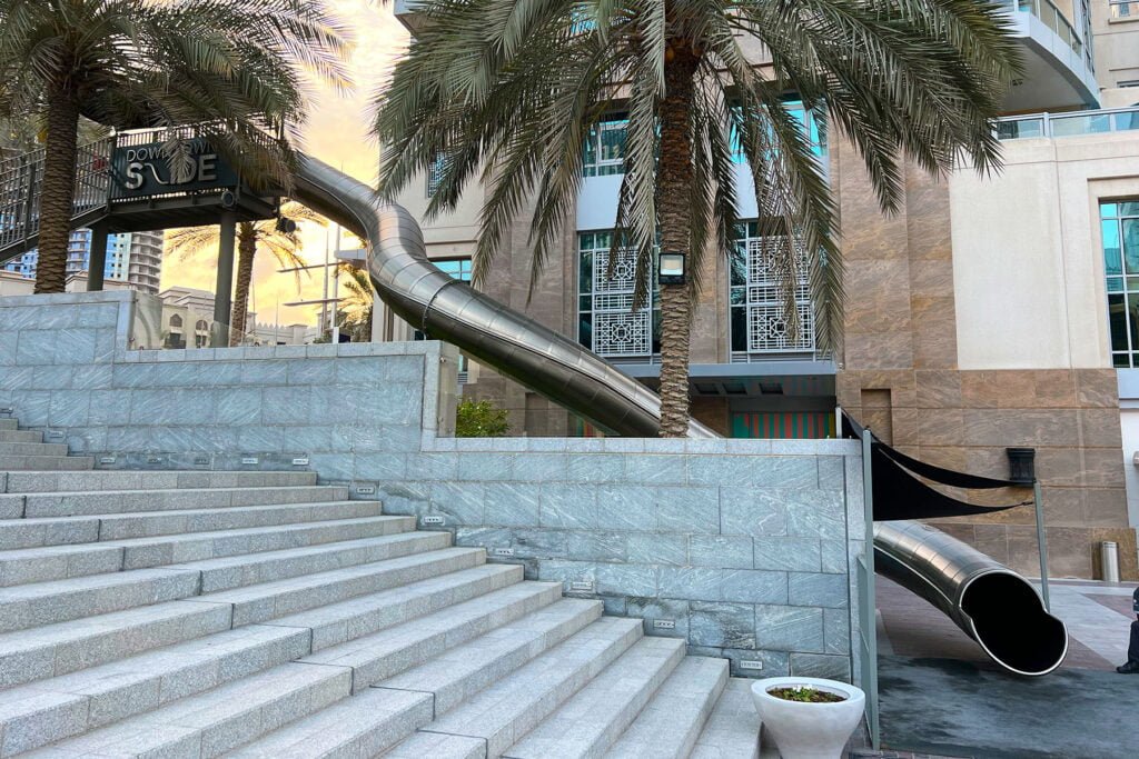 De Downtown Slide Dubai in Downtown Dubai vlakbij de Burj Khalifa
