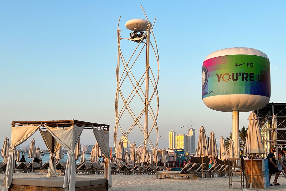 De Flying Cup in Dubai