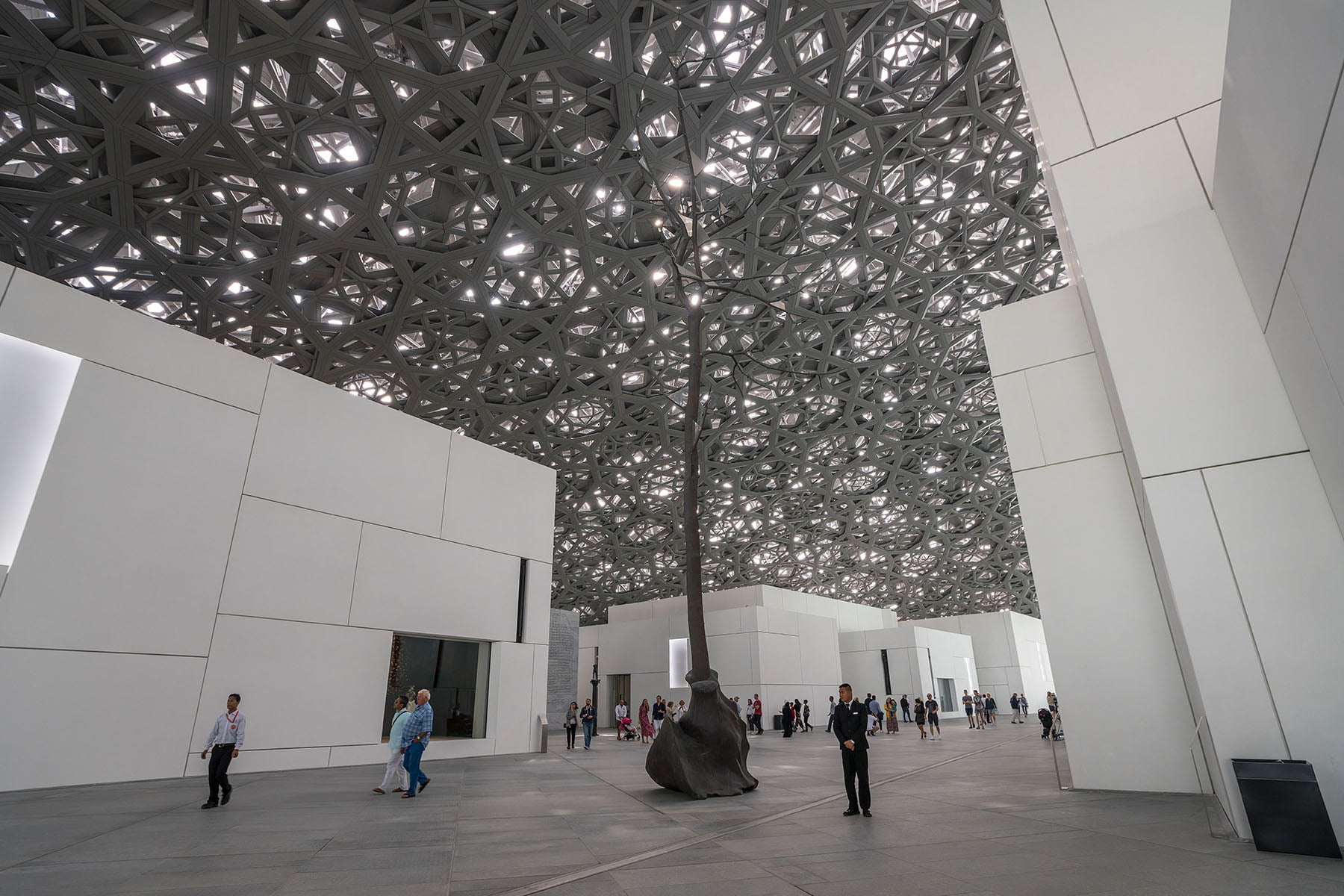 Het Louvre museum in Abu Dhabi bezoeken