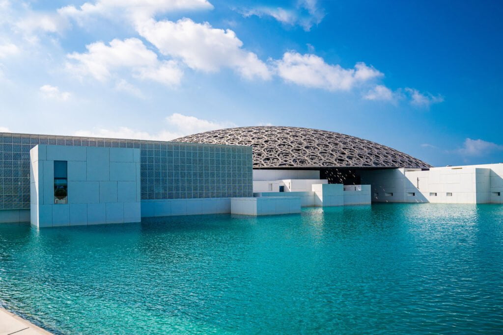 Het Louvre museum in Abu Dhabi