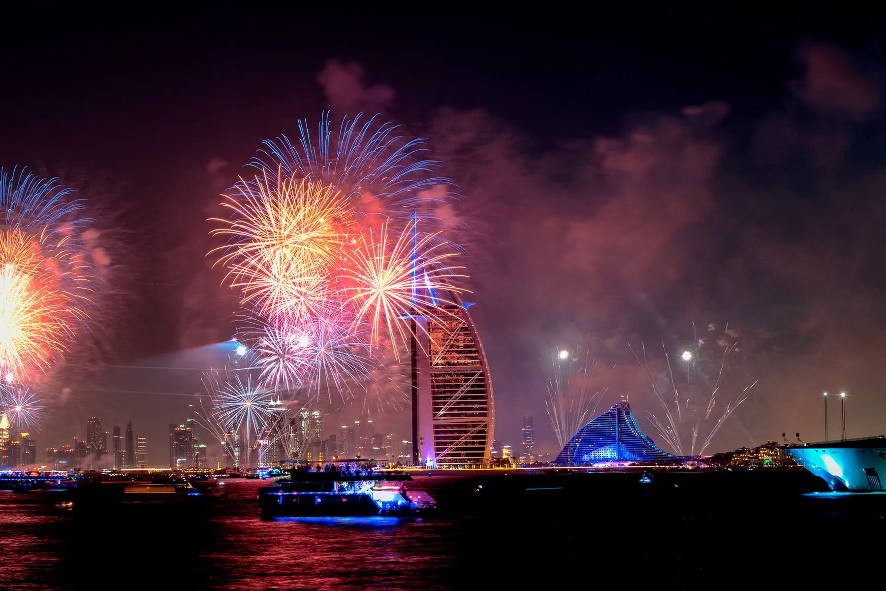 Dubai Fountain De grootste fonteinenshow van de wereld