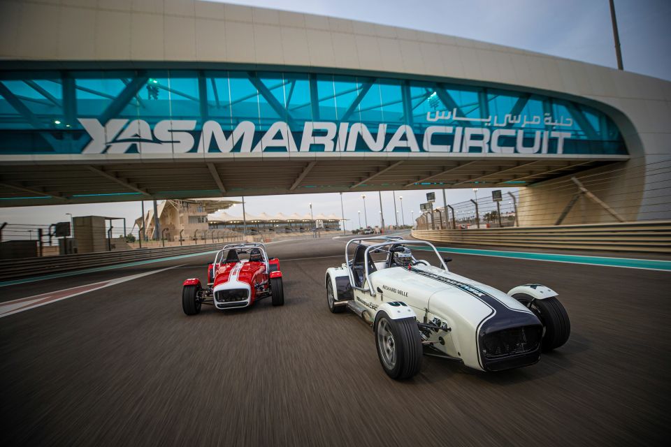 Racen op het Yas Marina circuit in Abu Dhabi