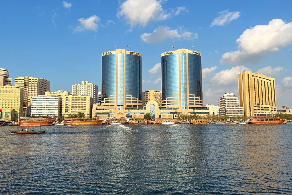 Deira Twin Towers langs de Dubai Creek