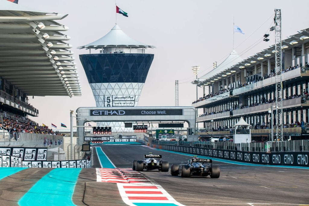 Het Yas Marina formule 1 circuit in Abu Dhabi